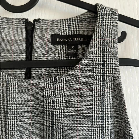 BR FITTED WORK DRESS - Picture 7 of 7